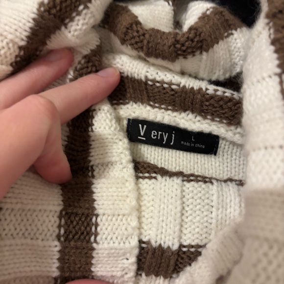 Brown Turtleneck Sweater - Picture 3 of 3